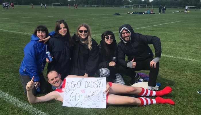 dadsy with supporters (2)